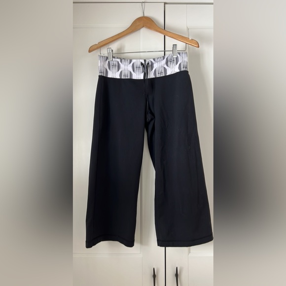 Lululemon relaxed fit crop size 6 black - Picture 1 of 3